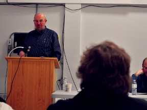 CLARISE KLASSEN/PORTAGE DAILY GRAPHIC
Rod Brownlee, chairman of the Portage la Prairie School Division’s finance committee, goes into detail about the division’s 2013-14 budget before a handful of people at Portage Collegiate Tuesday night.