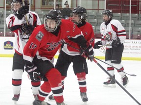 The Kenora Bantam Thistles and Seine River Snipers, shown in regular season action, are deadlocked at one-game apiece in the Eastman Hockey League best-of-three final.
FILE PHOTO/FOR THE ENTERPRISE