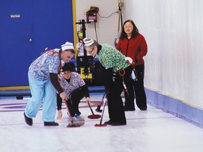 Sweepers Paul and Jane Warkentin go to work on Stacey Szajewski’s rock in Saturday morning action in the Kurling for Kidneys funspiel.
ALAN S. HALE/Daily Miner and News