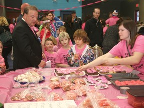 Airdrie mayor Peter Brown eyes up some of the baking on offer as a trio of kids prepare to make their selection during the Pink Shirt Day celebration at the Boys and Girls Club of Airdrie Centre on Wednesday evening.
CHRIS SIMNETT/AIRDRIE ECHO