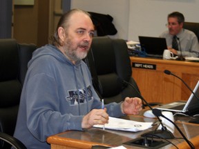 Resident Norman Cowell warned Timmins council the municipality is running the risk of a lawsuit if someone in Hollinger Park is ever injured by a motorist using the park’s access to Senator Place Apartments. In a presentation made during a budget meeting Wednesday night, Cowell urged council to close the access between the park and apartment building.