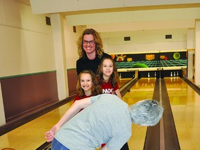 Kristin Adams and her daughters Hayley and Grace line up so that their aunt and great aunt Sharon Rennie can take her shot during the Big Brothers Big Sisters of Portage Bowl for Kids event at Southport Lanes Sunday afternoon. (CLARISE KLASSEN/PORTAGE DAILY GRAPHIC/QMI AGENCY)