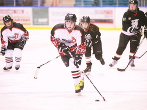 SARAH DOKTOR Simcoe Reformer
Norfolk's Madelyn Avey advances the puck down the ice at Talbot Gardens during a game against the Hamilton Hawks on Monday. The game was tie 0-0.