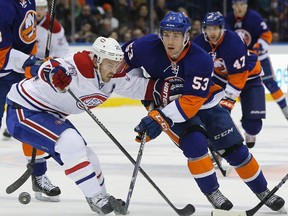 Canadiens defenceman Josh Gorges check Islanders forward Casey Cizikas at Nassau Coliseum in Uniondale, N.Y., March 21, 2013. (SHANNON STAPLETON/Reuters)