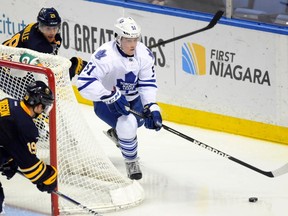 Toronto Maple Leafs defenceman Jake Gardiner (51) moves the puck under heavy coverage from Buffalo Sabres center Cody Hodgson (19) and right wing Jason Pominville during the third period of their NHL hockey game in Buffalo, New York March 21, 2013. (DOUG BENZ/Reuters)