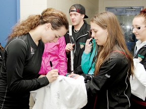 TINA PEPLINSKIE tina.peplinskie@sunmedia.ca
Team Canada goalie Shannon Szabados signs autographs for female high school hockey players who were in the area this week as part of the Franco-Ontarian Girls Hockey Tournament. Canada’s National Women’s Team is staying at CFB Petawawa in preparation for Saturday’s exhibition game against Sweden and the World Championship in Ottawa from April 2 to 9.