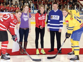 SEAN CHASE sean.chase@sunmedia.ca
Team Canada and Team Sweden faced off for pre-world’s exhibition action Saturday night at the Pembroke Memorial Centre. Lining up for the ceremonial puck drop is (left to right) Team Canada captain Hayley Wickenheiser, Samantha Coates, of the “Do It For Darin” campaign, local Olympian Melissa Bishop, Pembroke RBC manager Bobby McKay and Team Sweden captain Erika Grahm. For more community photos please visit our website photo gallery at www.thedailyobserver.ca.