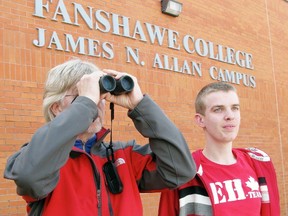 DANIEL R. PEARCE Simcoe Reformer
Robin Tapley (left), co-ordinator of Fanshawe’s new tourism program, met with Kai Helsdon, 18, of Burlington during an open house at the Simcoe campus for the course. Classes will start in the fall.