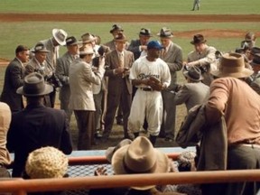 Still of Chadwick Boseman in '42'.