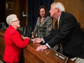 U.S. Senator Roger Wicker, right, talks with Gina McCarthy, left, and Senator Deb Fischer prior to testifying before the Senate Environment and Public Works Committee on Capitol Hill in Washington in this April 11, 2013 file photo. (REUTERS/Joshua Roberts/Files)
