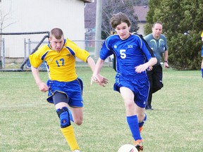 MONTE SONNENBERG Simcoe Reformer
The wind was like a third team on the field in Delhi Thursday for the game between the hometown Raiders and the Sabres of Simcoe Composite School. The teams played to a 1-1 draw. Here, Scott Nowe of the Raiders (No. 17) and Adam McConnell of the Sabres (No. 5) vie for possession.