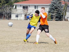 DANIEL R. PEARCE Simcoe Reformer
Maerz Martin, left, of the Simcoe FC Crew men's soccer team, tangles with a member of the Simcoe Thunder team during a recent practice at the Lynndale Heights Public School soccer field.