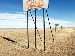 A sign welcomes visitors to South Dakota. (Fotolia)