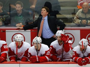 Red Wings head coach Mike Babcock looks up at the clock during Game 5 of their NHL Western Conference quarterfinal against the Ducks at the Honda Center in Anaheim, May 8, 2013. (MIKE BLAKE/Reuters)