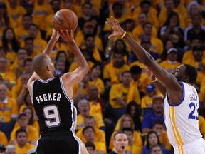 Spurs' Tony Parker shoots over Warriors' Draymond Green during Game 3 of their Western Conference semifinal series in Oakland, Calif., May 10, 2013. (Robert Galbraith/Reuters)