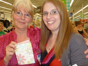 J.D. Hunter with her daughter, Kelly, at the Jourdieboy Helps Emma Catch a Dream book signing. Hunter is holding the special card that Kelly gave her to encourage her to keep following her dreams and complete the book.