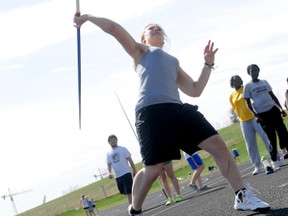 TERRY FARRELL/DAILY HERALD-TRIBUNE
Heidi Lehners of Beaverlodge Regional high school takes her first throw in the senior girls’ javelin. She finished second, with e best distance of 22.01 metres.