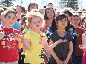 Kaidyn Peach, Jaelynn Thompson and Carly Lai sing ‘The Kindness Song’ during Pat Hardy Primary School’s Music Monday festivities.
Barry Kerton | Whitecourt Star