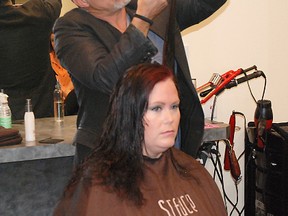 Kirsten Goruk/Daily Herald-Tribune
Wayne Grund takes the scissors to volunteer model Jayme Kelly during a training session for the staff of Avalon Hair Design in Grande Prairie Monday.