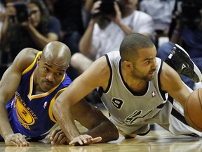 San Antonio Spurs guard Tony Parker (R) and Golden State Warriors guard Jarrett Jack wrestle for a loose ball during the second half of their NBA Western Conference quarterfinal playoff basketball game in San Antonio, Texas May 14, 2013.  (REUTERS)