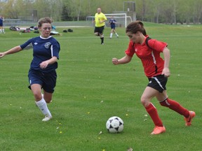 Janelle Wojtowicz with the ball during the Portage Blaze game against the Hanover Hype on May 26. (Kevin Hirschfield/THE GRAPHIC/QMI AGENCY)