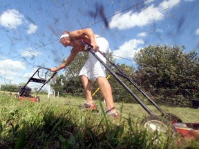 The city is asking citizens to leave grass clippings on their lawn. (EDMONTON SUN FILE PHOTO)