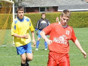 SARAH DOKTOR Simcoe Reformer
Caleb Girard (right) of the Waterford Wolves takes possession of the ball during a recent boys soccer game against the Delhi Raiders. The Wolves are currently in Timmins with the hope of capturing the Boys A Soccer OFSSA championship.