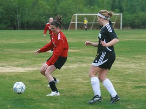 St. Thomas Aquinas’s Sara Marcine runs to stop the ball during regular season play. The Saints girls team has tied both their games at OFSAA 2-2 and 1-1.
FILE PHOTO/Daily Miner and News