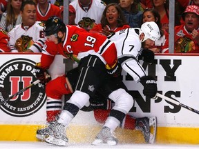 Blackhawks forward Jonathan Toews and Kings defenceman Rob Scuderi battle along the boards during Game 5 of the NHL Western Conference final at the United Center in Chicago, June 8, 2013. (JEFF HAYNES/Reuters)