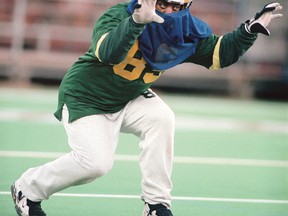 Edmonton Eskimos linebacker Leroy Blugh, his face shielded from the cold, during a pre-Grey Cup workout at Ivor Wynne Stadium in Hamilton in 1996.