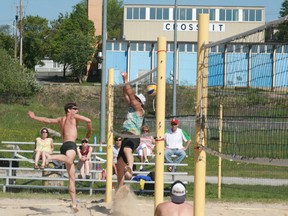 KMTS Co-ed Twos Beach Volleyball organizer Mike McCaffrey (centre left) nails a point against an opponent during early afternoon play at Kenora Rec Centre, Saturday, June 8. The 4th Annual tournament attracted 12 teams from Kenora, Sioux Lookout, Fort Frances, Kenora and Winnipeg.
REG CLAYTON/Miner and News