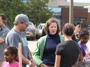 Premier Alison Redford meets with volunteers filling sandbags at the Syncrude Sport and Wellness Centre Friday. ANDREW BATES/TODAY STAFF
