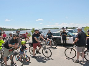 Mayor Dave Canfield and Kenora OPP Constable Ronni Grosenick (both far left) address the cyclists before the Share the Road Community Bike Ride on Saturday.
MARNEY BLUNT/Daily Miner and News