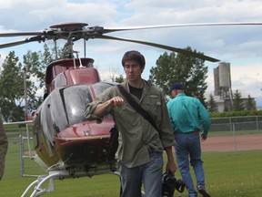 Paul Brandt made a surprise visit to the Nanton flood evacuation centre on June 26.