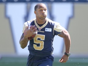 Bombers running back Chad Simpson is more concerned with winning Grey Cups than rushing titles. (BRIAN DONOGH/Winnipeg Sun)