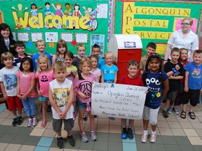 Grade 1 students from Algonquin Public School stand with employees of Sobeys during a check presentation Wednesday. The Grade 1 class collected money by selling stationary and enveolopes for an in-school postal service.
TARA BOWIE  / SENTINEL-REVIEW / QMI AGENCY