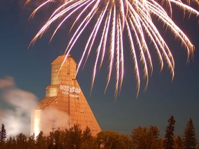 Fireworks at Pearl Lake in Timmins, July 1, 2010. Timmins Times LOCAL NEWS photo by Len Gillis. ©