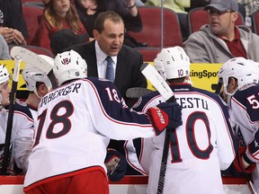Columbus Blue Jackets coach Todd Richards talks to his team during NHL action against the Phoenix Coyotes at Jobing.com Arena on February 16, 2013 in Glendale, Arizona. (Christian Petersen/Getty Images/AFP)