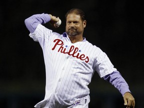 Former Philadelphia Phillies catcher Darren Daulton throws out the ceremonial first pitch for Game 6 of the Major League Baseball NLCS playoff series against the San Francisco Giants in Philadelphia, October 23, 2010. (REUTERS/Pool/Matt Slocum)