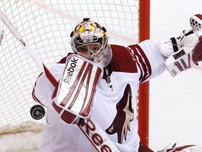 Verona's Mike Smith has signed a six-year, $34-million contract to remain with the Phoenix Coyotes. (Reuters file photo)