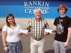 SEAN CHASE sean.chase@sunmedia.ca
Rankin Culture and Recreation Centre past-president Peter Sauk (centre) presents $1,000 memorial scholarships to Thomas McDonald and Jessica Lemke. For more community photos please visit our website photo gallery at www.thedailyobserver.ca.