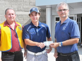 EDDIE CHAU Simcoe Reformer
The Simcoe and District Optimist Club is sponsoring golfer Andrew Esbaugh (centre) as he competes in the Canadian Optimist Junior Golf Championships which begins Friday in Woodstock. Pictured with Esbaugh are president Ken Gilpin and past president Paul Maletta.