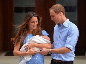 Prince William and Catherine, Duchess of Cambridge show their new-born baby boy to the world's media outside the Lindo Wing of St Mary's Hospital in London on July 23, 2013. AFP PHOTO / LEON NEAL