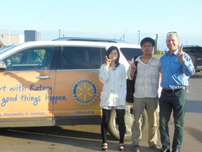 Rotarian Kevin Hilgers (right) with Japanese exchange students Chinatsu Suganuma (left)  and Takahiro Suenaga. (Supplied)