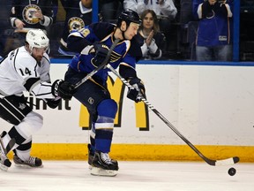 St. Louis Blues defenceman Jay Bouwmeester and Los Angeles Kings Justin Williams fight for the puck during the NHL Western Conference quarterfinal in St. Louis, May 8, 2013. (REUTERS/Sarah Conard)