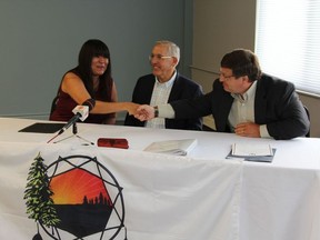 Taykwa Tagamou Nation Chief Linda Job, Minister of Energy Bob Chiarelli and CEO and President of Ontario Power Generation, Tom Mitchell, signed an agreement on Tuesday morning to  enter into negotiations with the Ontario Power Authority on New Post Creek at the entrance of the Abitibi River.