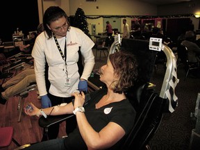 Low rates of blood donations throughout the nation, but particularly in Alberta, have prompted Canadian Blood Services to extend clinic hours, including an upcoming mobile clinic in Devon.