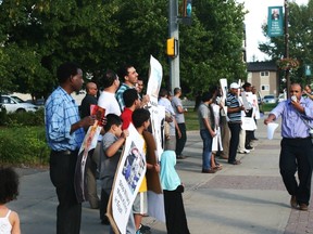 Hashem Eltawil leads a crowd of protestors in chants critical of military action in Egypt in front of the courthouse in Fort McMurray Saturday. ANDREW BATES/TODAY STAFF