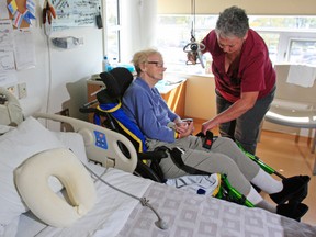 Luke Hendry The Intelligencer
Marilyn Bell helps registered practical nurse Andrew Smith lift her mother, Margaret Bell, in her room at Belleville General Hospital Tuesday. Quinte Health Care's four hospitals will change their visitng policies starting Oct. 15, meaning patients will be allowed to have visitors whenever they wish.