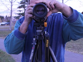 Lee Pickerl, photo fan club member, focuses his camera lens to take a picture at the Rotary Park in Stony Plain on Oct. 17. - Karen Haynes, Reporter/Examiner